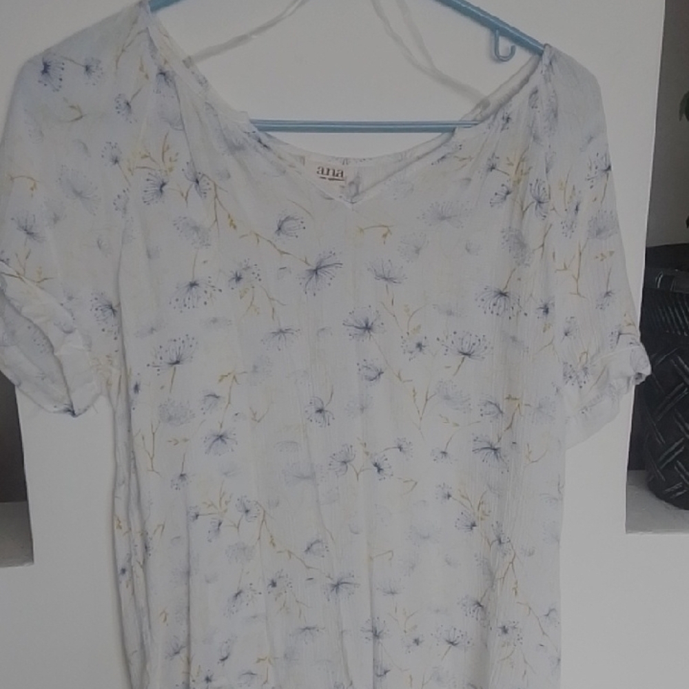 a.n.a White and Blue Floral Women's Top
